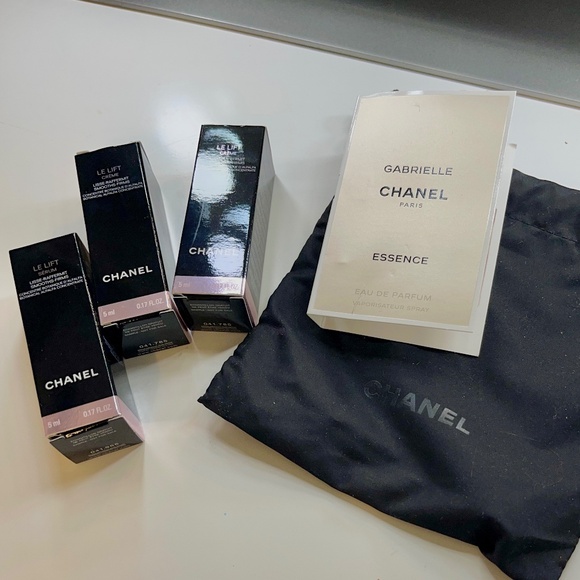 Chanel Gabrielle and Le Left - Picture 1 of 2